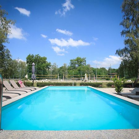 ホテル Mohacsi Wellness Vendeghaz Es Lovasklub エクステリア 写真