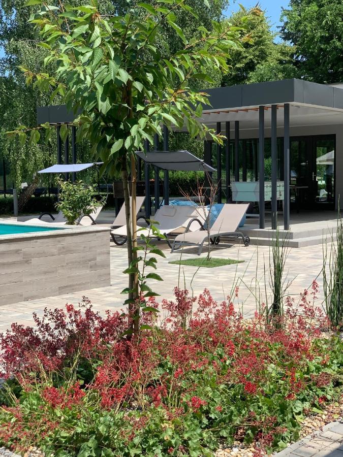 ホテル Mohacsi Wellness Vendeghaz Es Lovasklub エクステリア 写真
