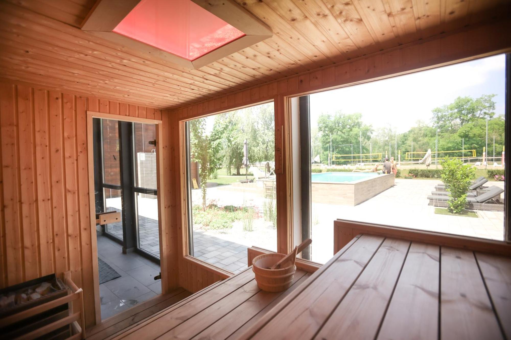 ホテル Mohacsi Wellness Vendeghaz Es Lovasklub エクステリア 写真