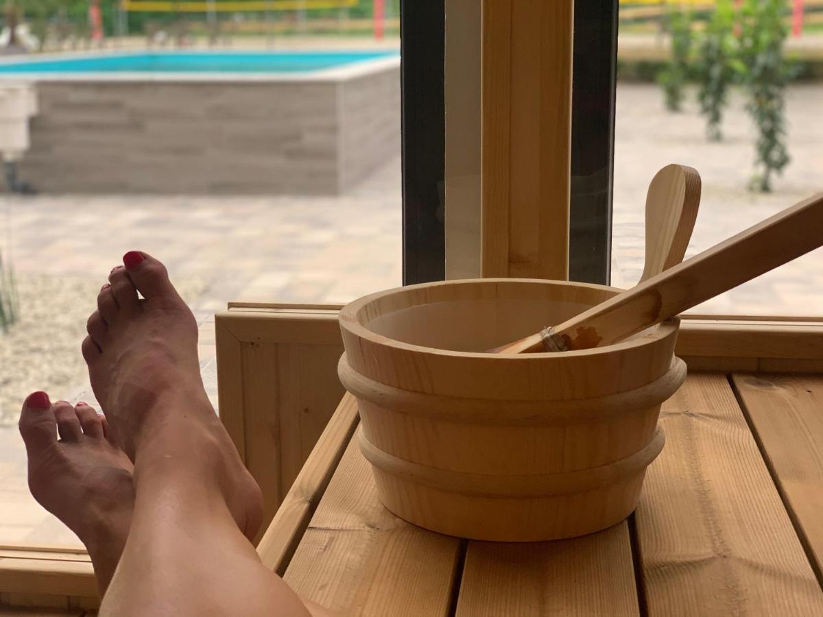 ホテル Mohacsi Wellness Vendeghaz Es Lovasklub エクステリア 写真